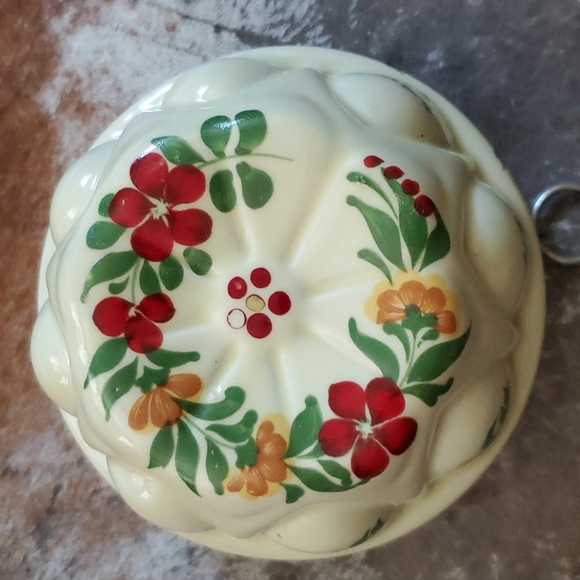 Vintage Teleflora Hand Painted in Portugal Hanging Wall Mold - Picture 2 of 5